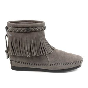 Minnetonka Mocassin High Top Bootie with fringe in grey Size 11